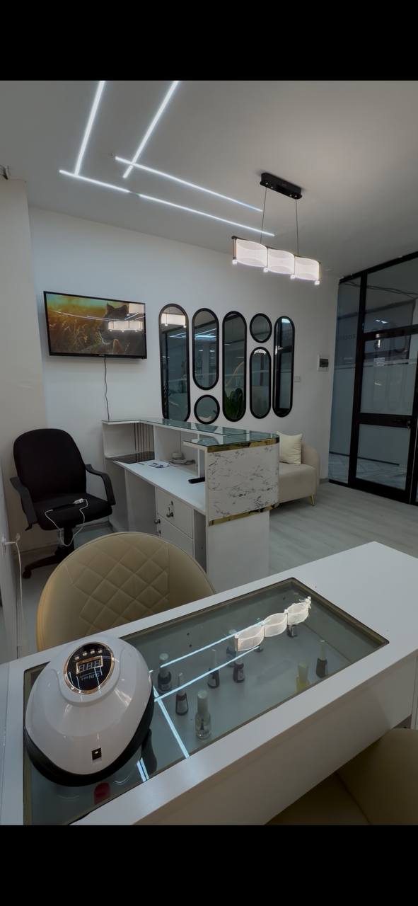 Nail station and reception marble desk at Yen Skin Solution